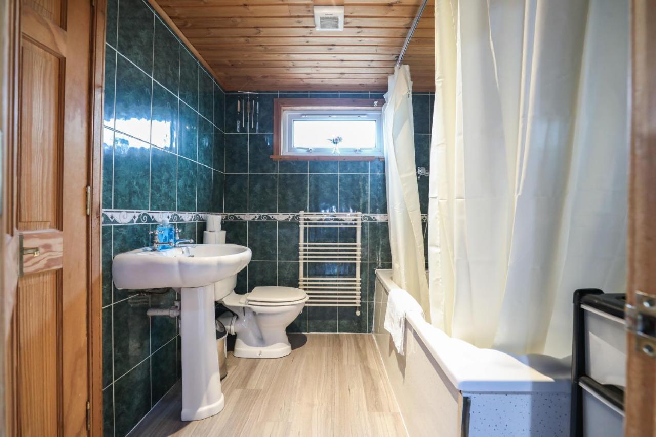 Beautiful 4 Bedroom Cottage - Ideal Location - Free Parking Edinburgh Exterior foto